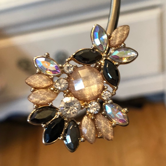 Unique gold and embellished choker - Picture 3 of 7